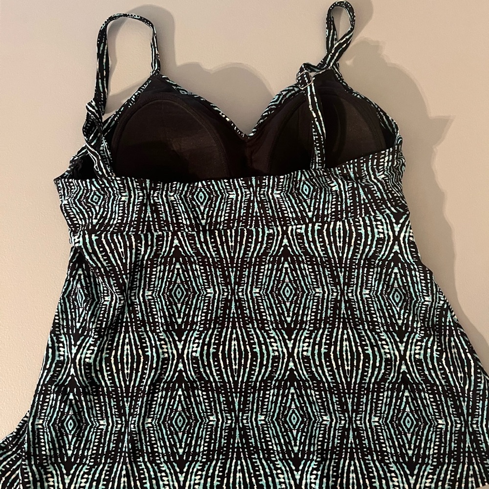 St. John's Bay Black and Green Tankini - Picture 2 of 4